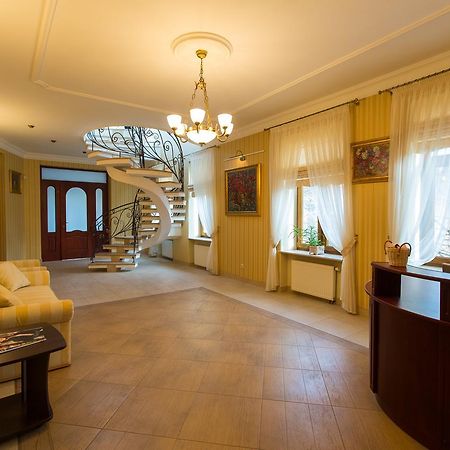10 Rooms Lviv Buitenkant foto