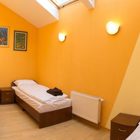 10 Rooms Lviv Buitenkant foto