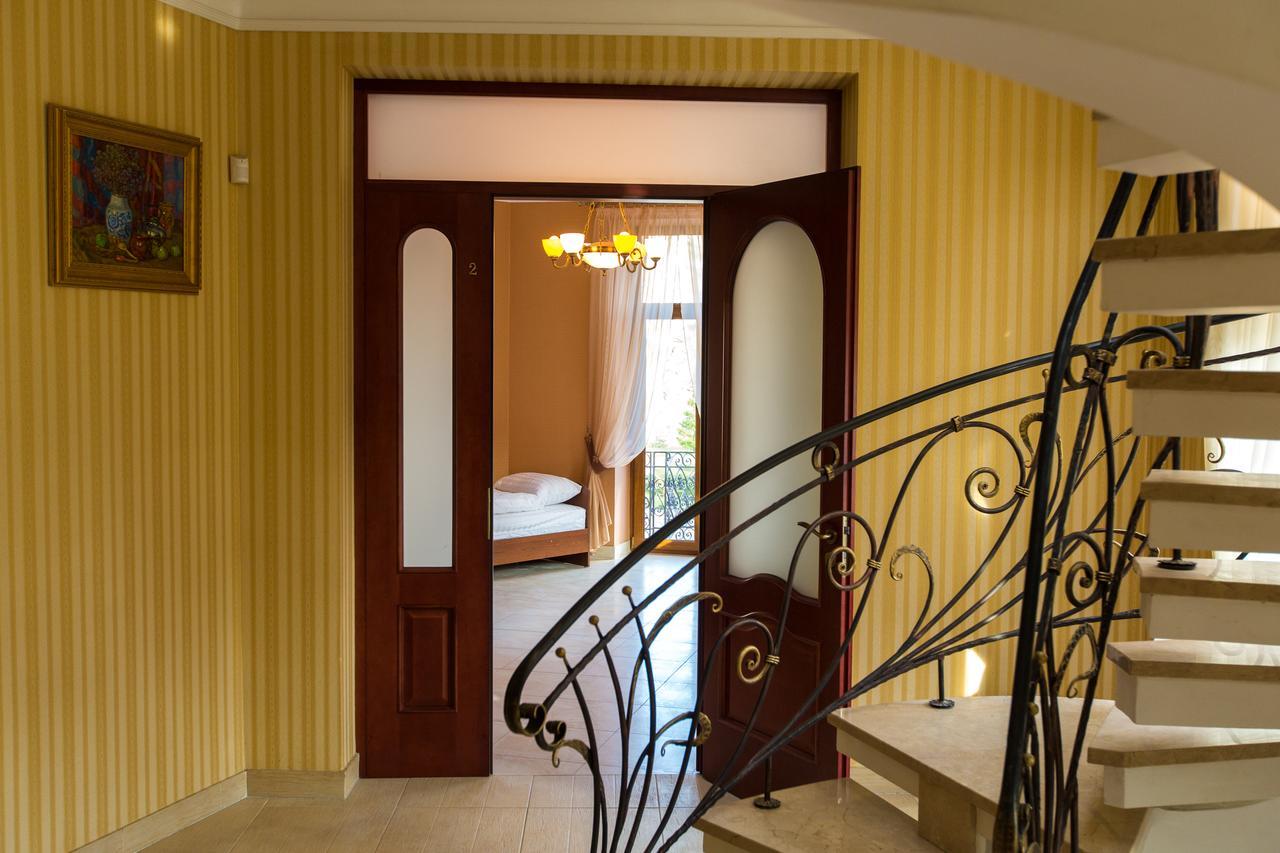 10 Rooms Lviv Buitenkant foto