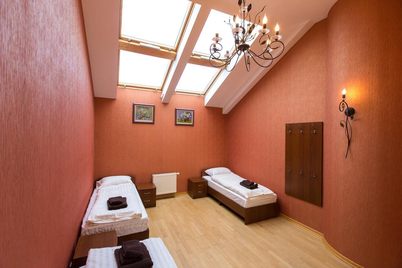 10 Rooms Lviv Buitenkant foto