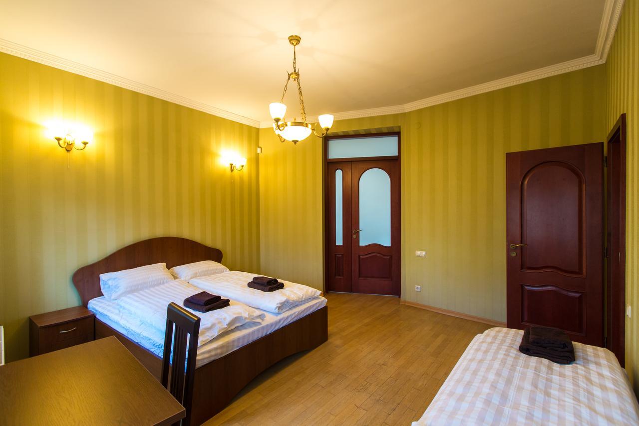10 Rooms Lviv Buitenkant foto