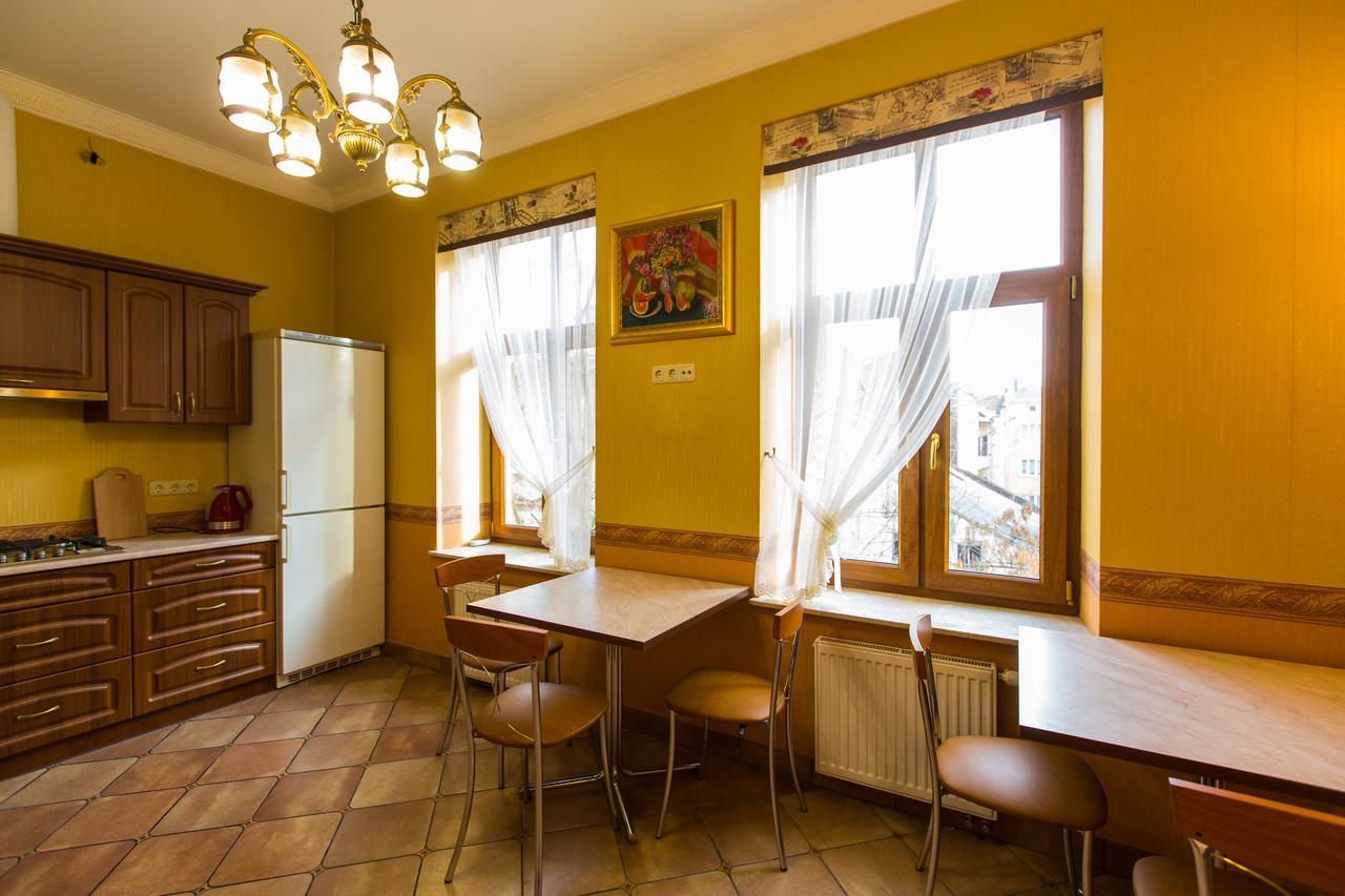 10 Rooms Lviv Buitenkant foto