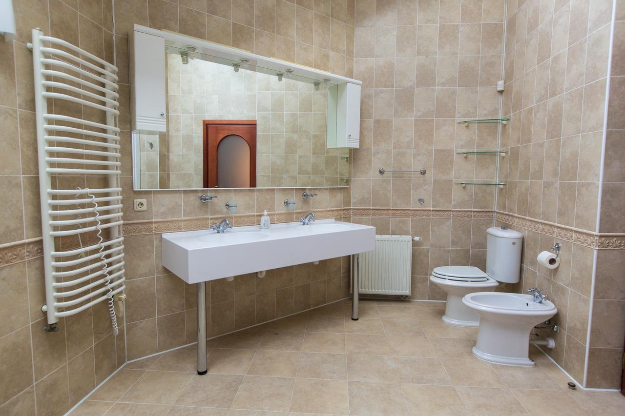 10 Rooms Lviv Buitenkant foto