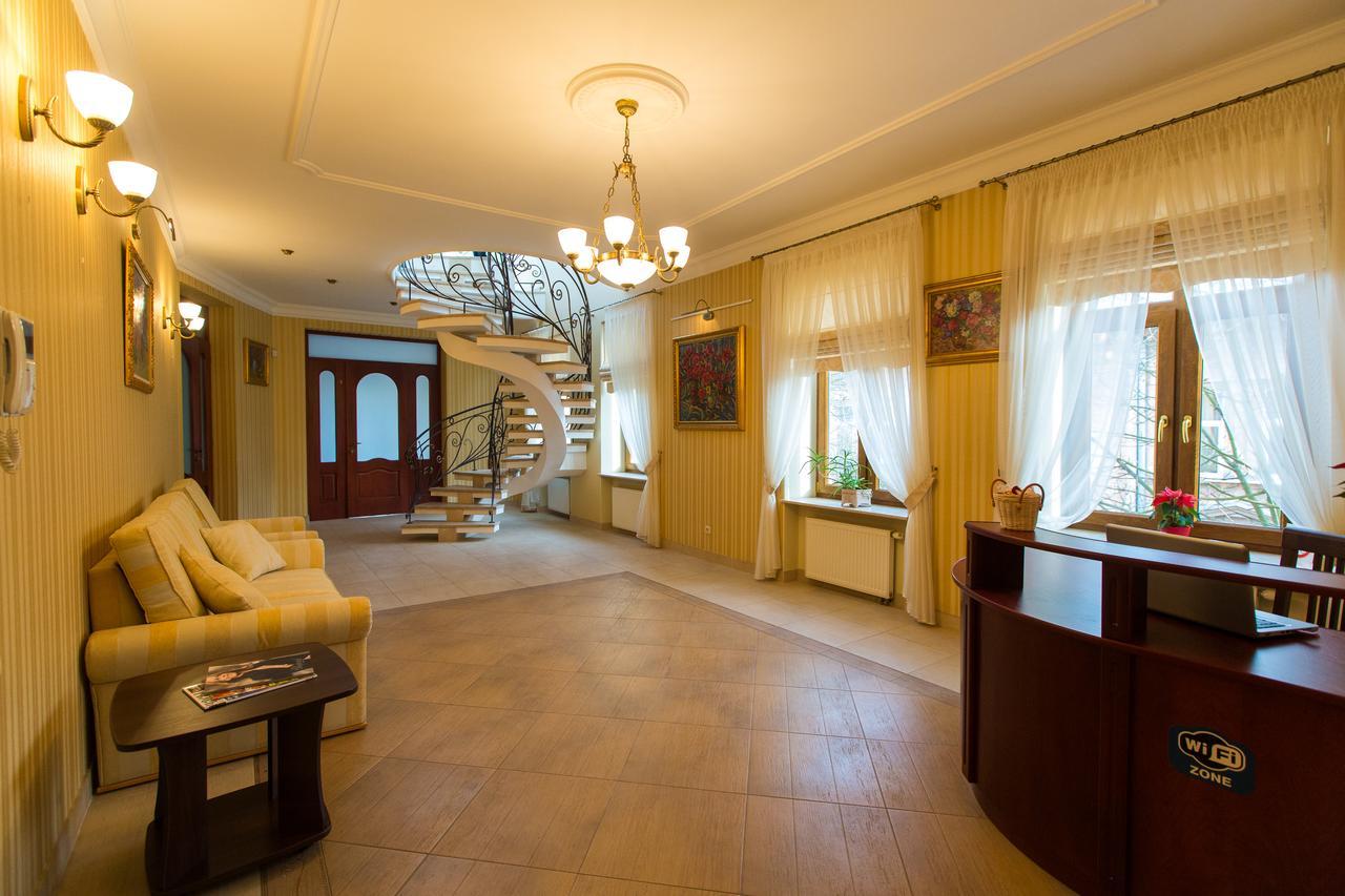 10 Rooms Lviv Buitenkant foto