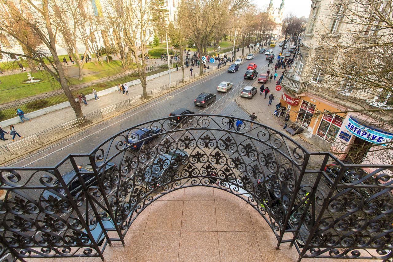 10 Rooms Lviv Buitenkant foto