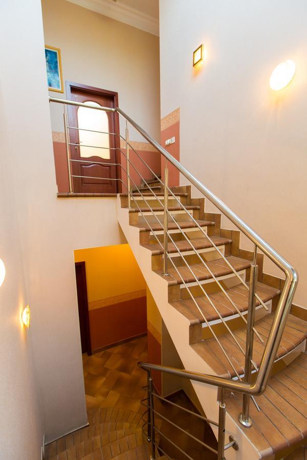 10 Rooms Lviv Buitenkant foto