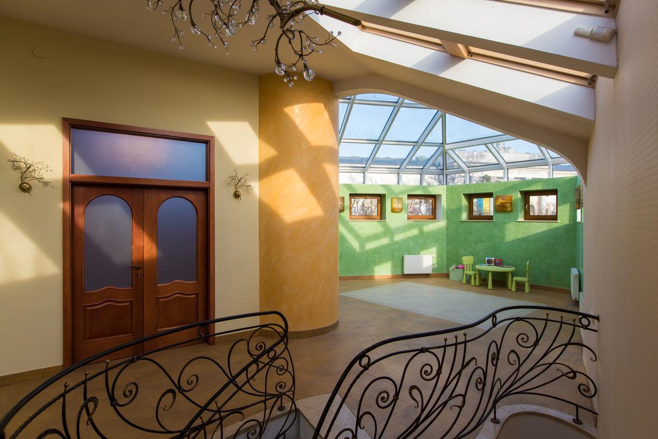 10 Rooms Lviv Buitenkant foto