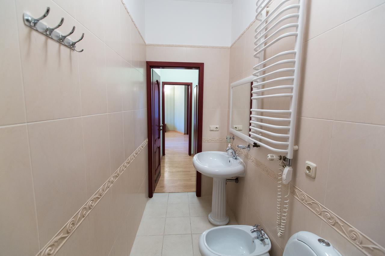 10 Rooms Lviv Buitenkant foto