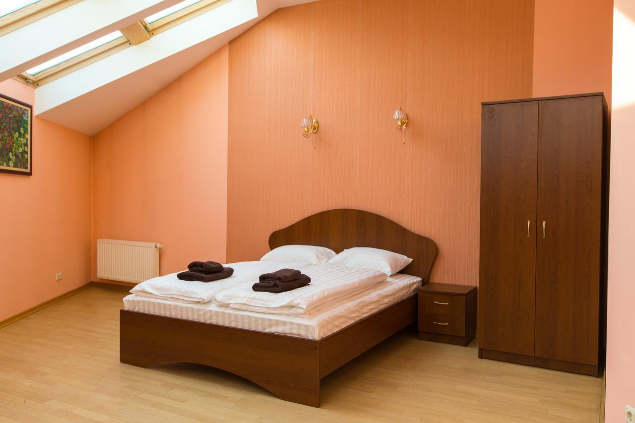 10 Rooms Lviv Buitenkant foto