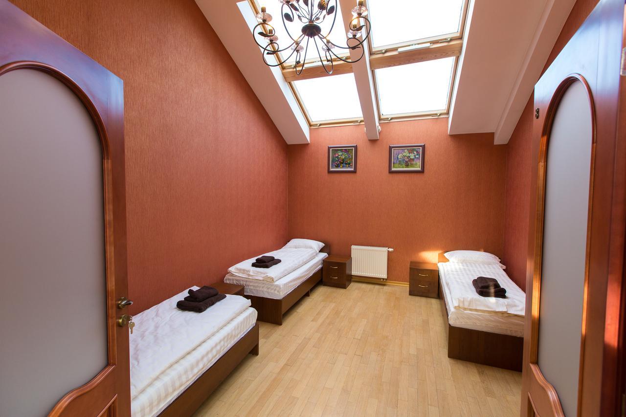 10 Rooms Lviv Buitenkant foto