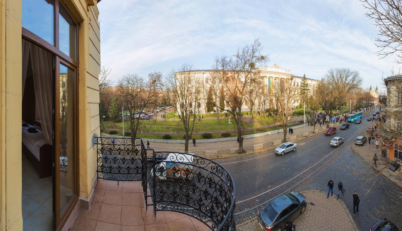 10 Rooms Lviv Buitenkant foto