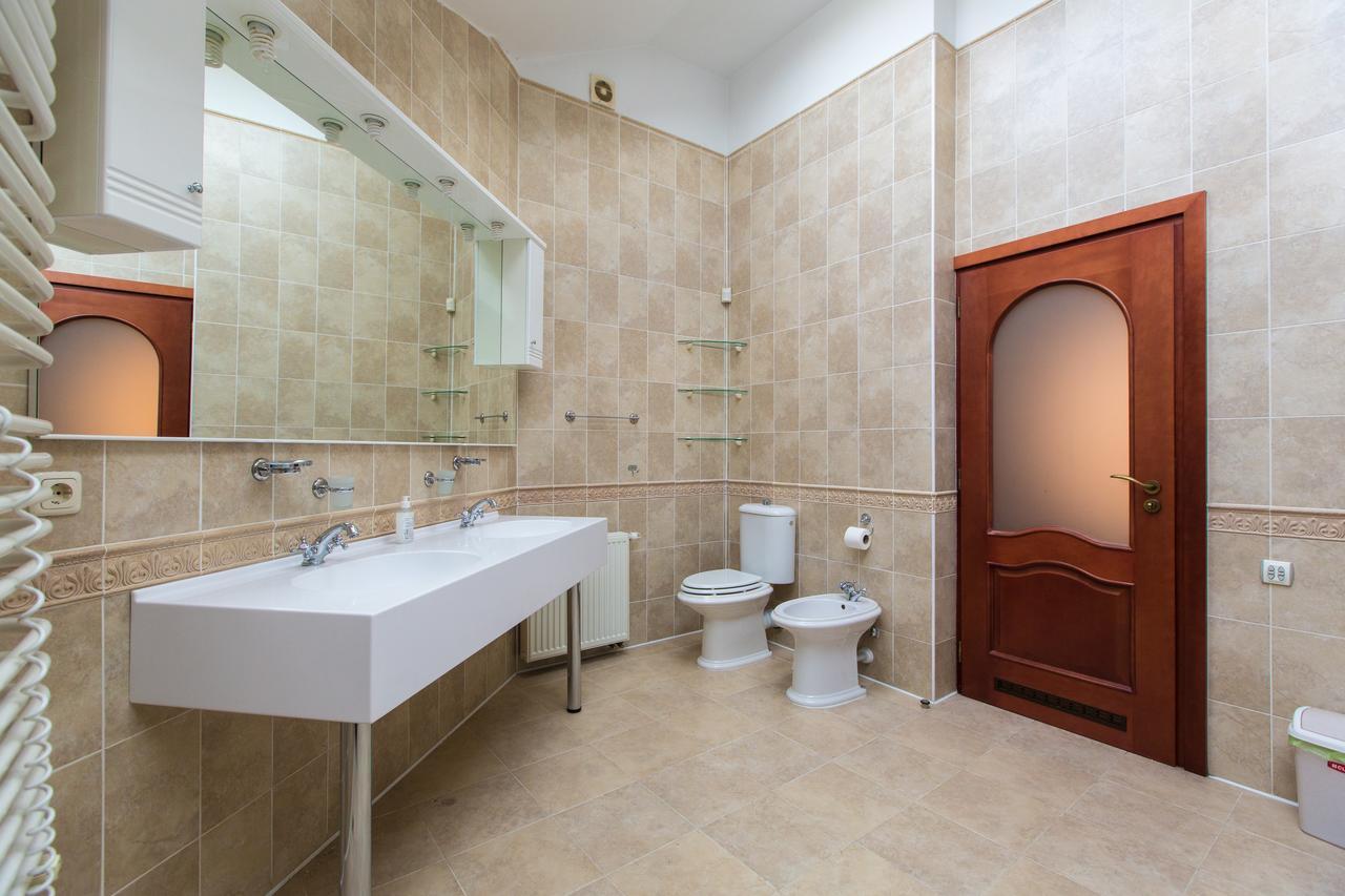 10 Rooms Lviv Buitenkant foto