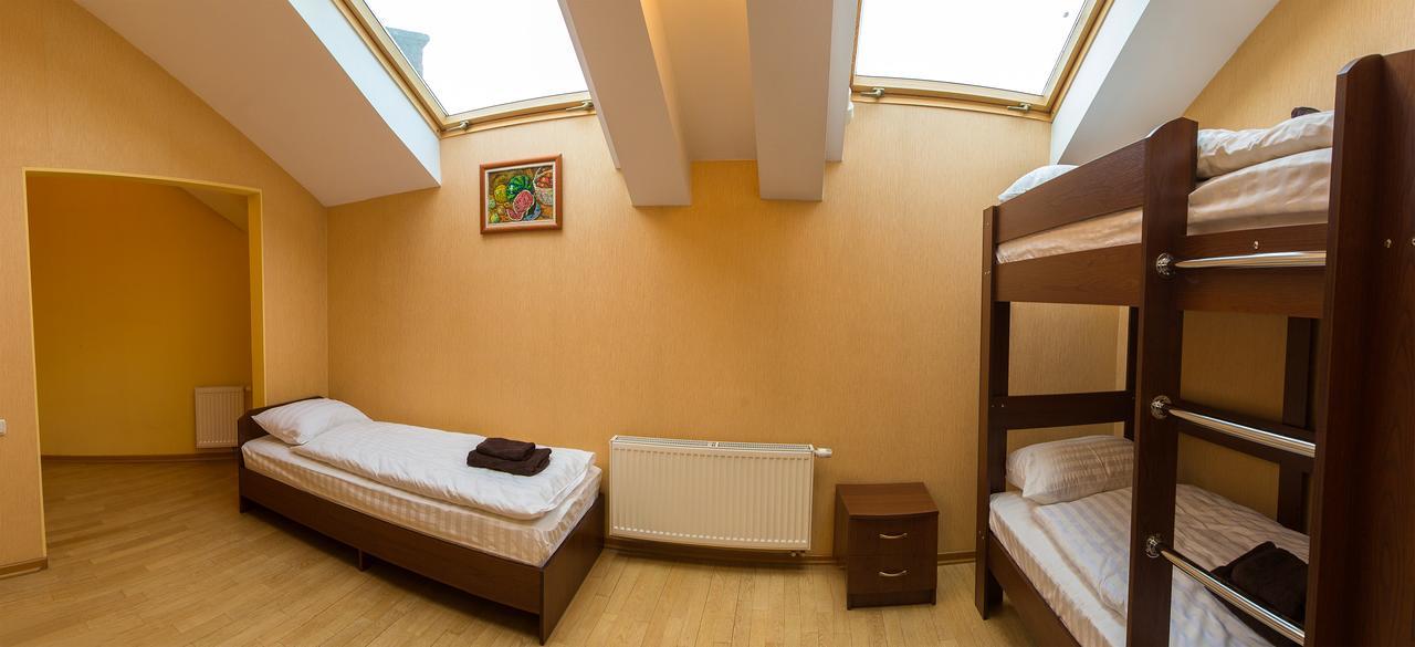 10 Rooms Lviv Buitenkant foto